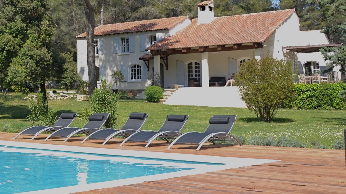 Tarascon Villa | Magnificent Bastide in the heart of alpilles, quiet absolute, exceptional position, private Tennis, Swimming pool warmed 7 rooms 4 bathrooms