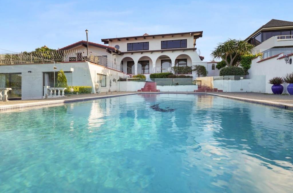 Sunnyhills Villa | Magnificent Beachfront Mansion - Pool - Fireplace