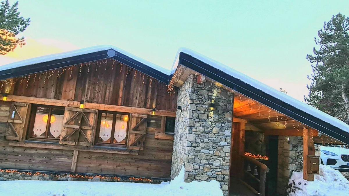 Les Angles Ski Chalet | Magnificent CHALET in the heart of the resort of Les Angles, EXCEPTIONAL VIEW.wifi.SPA