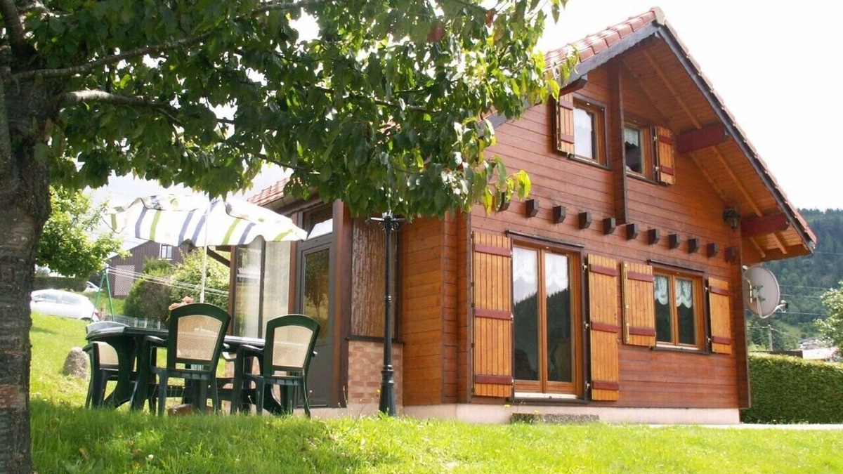 Gerardmer Ski Chalet | Magnificent Chalet seen from the lake near the quiet ski slopes 4 people