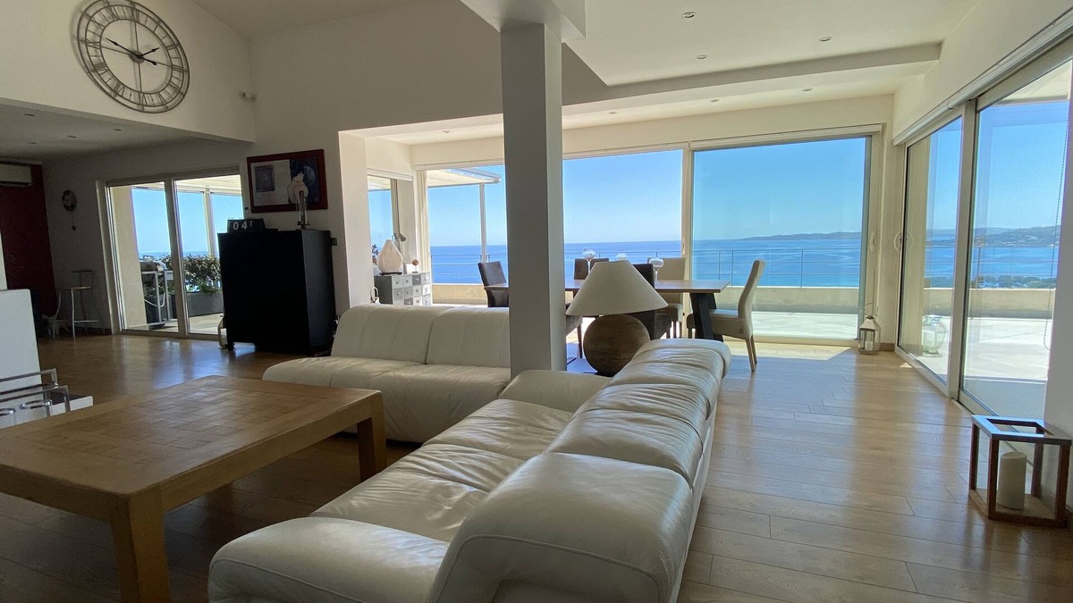 Plage de la Garonnette Villa | Magnificent contemporary villa with superb sea view classified 5*.