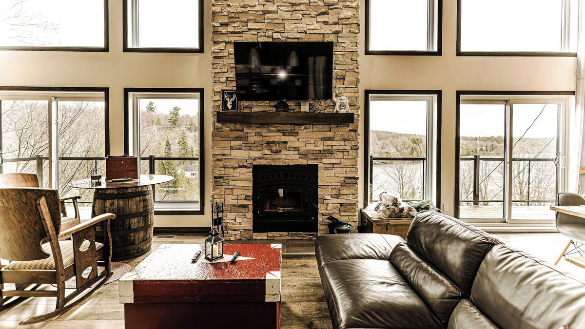 Gore House | Magnificent cottage on Lac Barron, near Morin-Heights, navigable lake