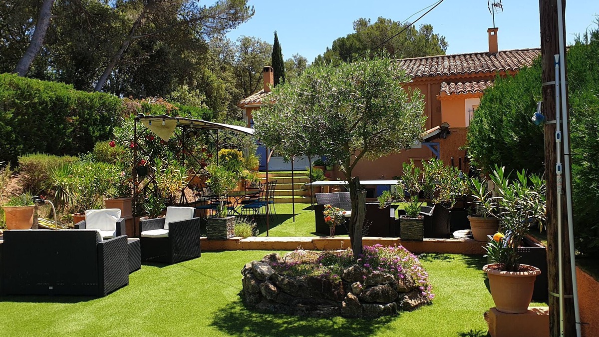 Grambois Villa | Magnificent Gîtes 8 people Luberon Provence