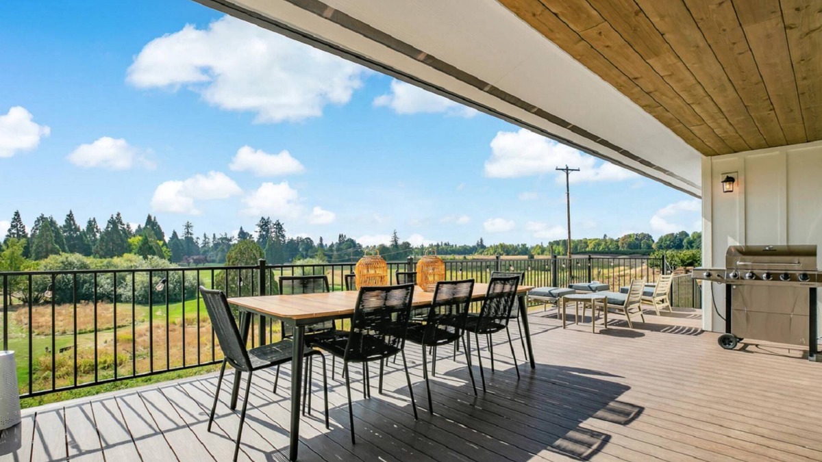 McMinnville House | Magnificent Golf Course Views, Huge Deck, Views of the Hazelnut Orchard, BBQ, 3 Miles to McMinnville