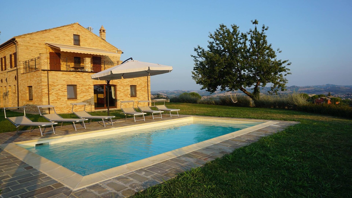 Magliano di Tenna House | Magnificent holiday villa with pool &gorgeous 180 ° views. Perfect for families.