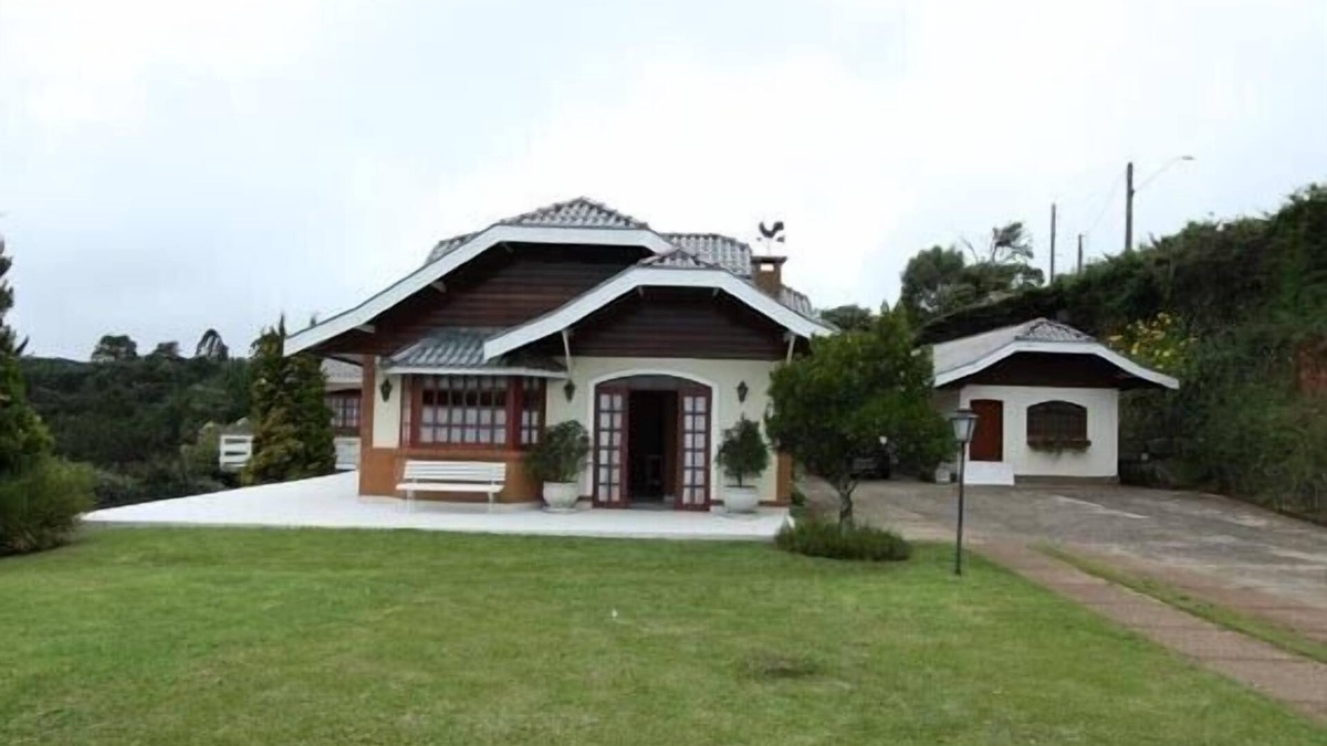 Campos do Jordao House | Magnificent house near the center of Capivari with beautiful views