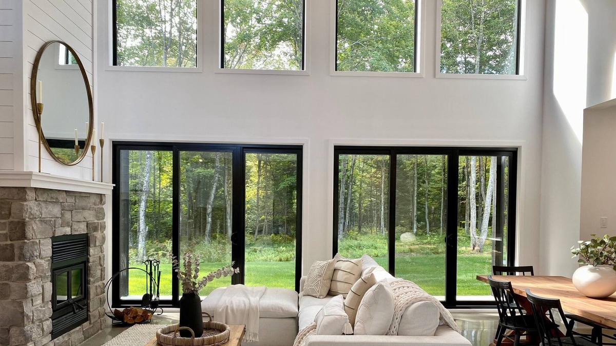 Lac-Brome House | Magnificent home nestled in forest with lake access