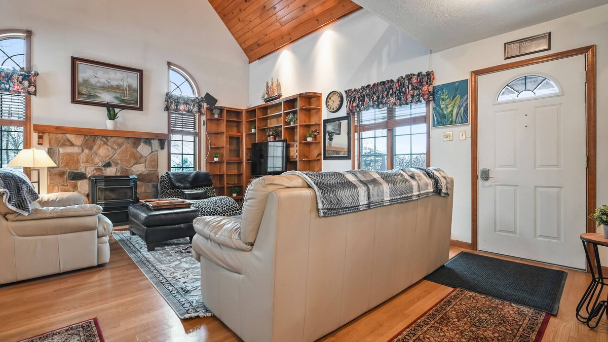 Lake Harmony House | Magnificent home with full kitchen & deck - golf, skiing, & snowboarding nearby