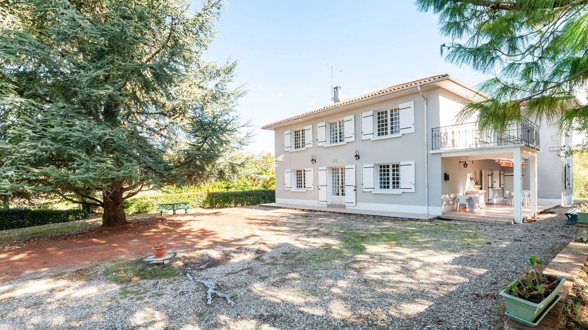 Bon-Encontre House | Magnificent house with swimming pool