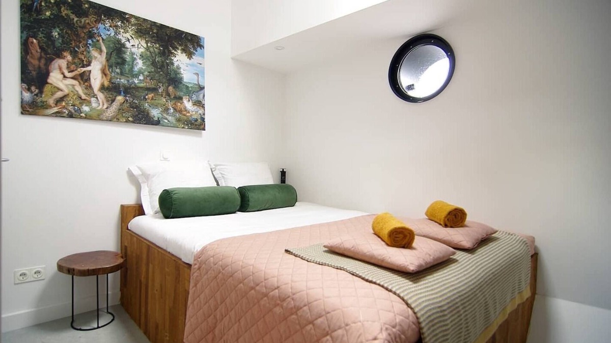 Eastern Docklands Boat Rental | Magnificent houseboat with a stunning view!