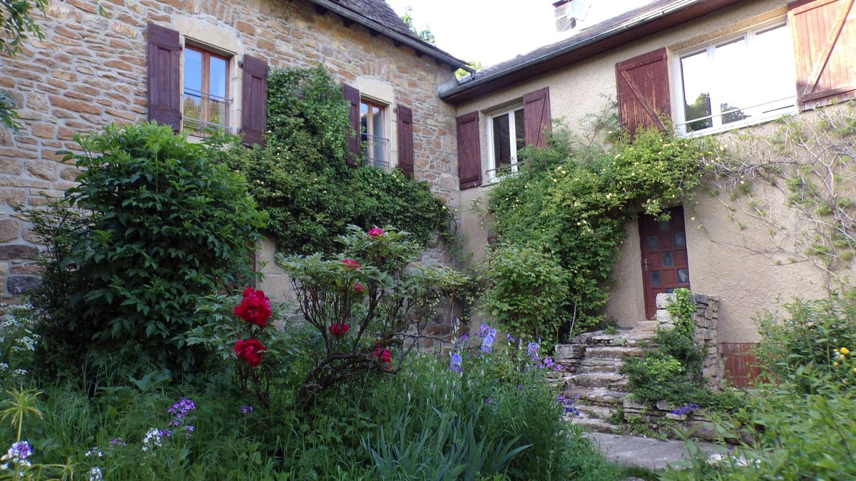 Marvejols House | Magnificent independent house domain of Lirio