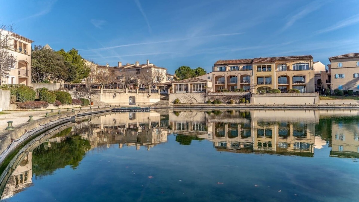 Pont Royal Apartment | Magnificent lake view at Golf de Pont-Royal