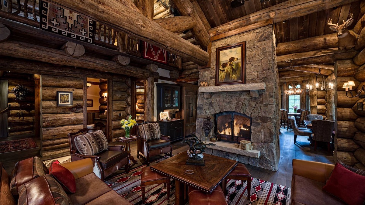Vail House | Magnificent Log Lodge, Cinema, Hot Tub, BBQ, Game Room, Free Solaris Garage!