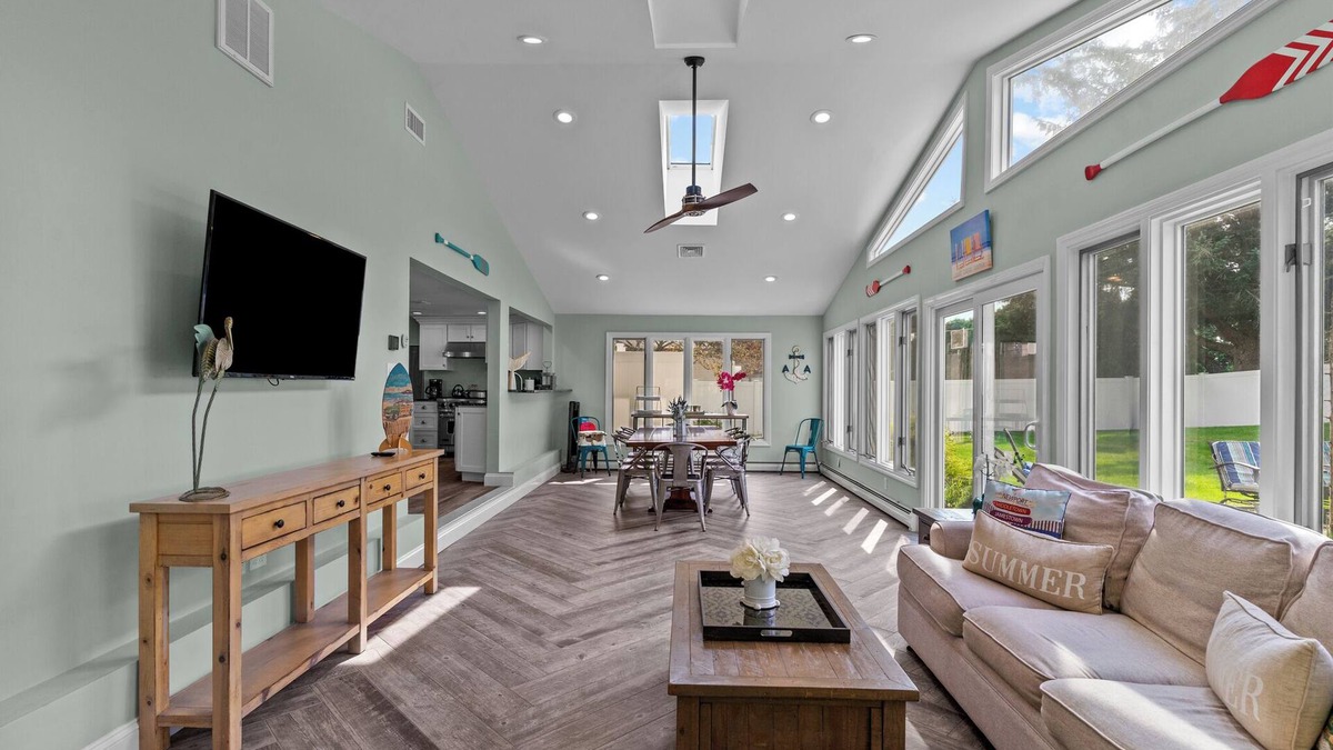 Eastward Look House | Magnificent Luxury Home in Eastward Look - Central A/C,Walk to Scarborough Beach