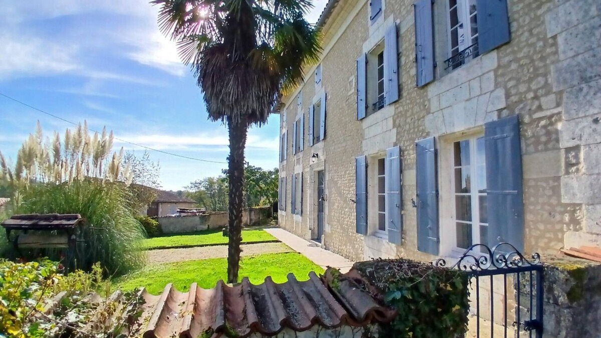 Montboyer House | Magnificent Manor House