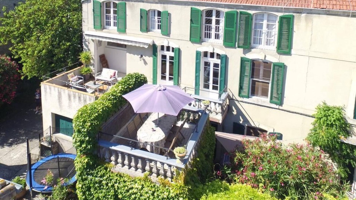 Bram House | Magnificent mansion in the heart of the city of Bram