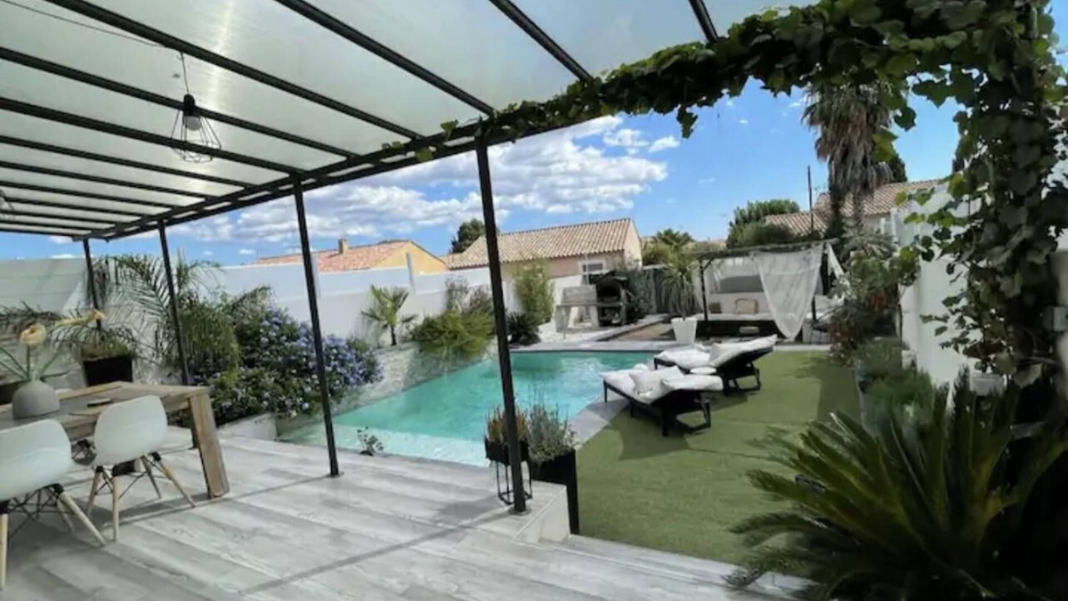 Valros House | Magnificent new villa with swimming pool 6 travellers
