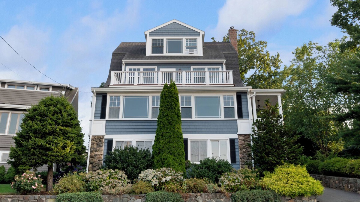 Swampscott House | Magnificent Ocean View; Walk to beaches and town