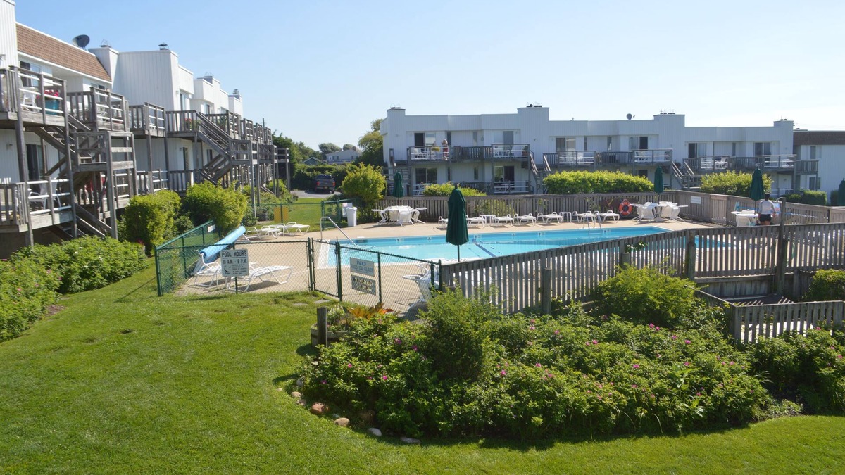 Montauk Apartment | Magnificent Ocean View -Steps away from ocean!