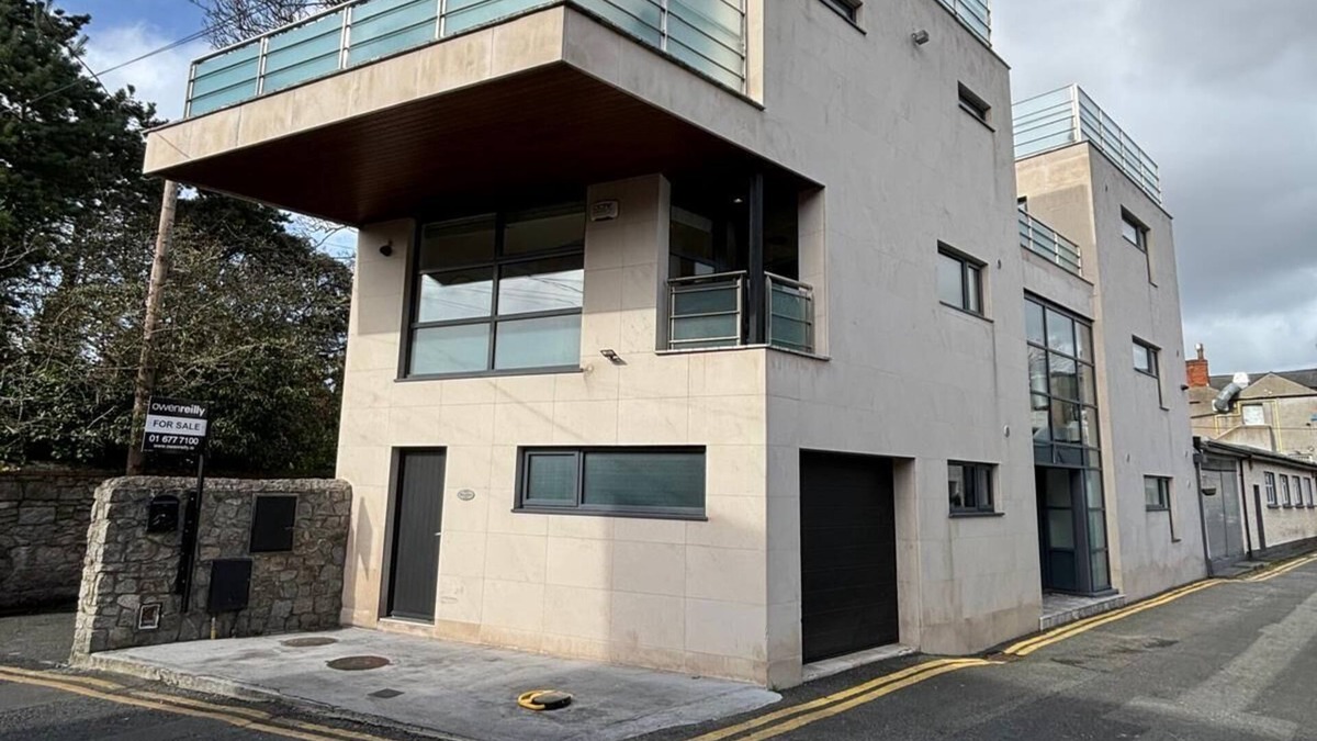 Ballsbridge House | Magnificent one of a kind 4 bedroom townhouse in the heart of Dublin City.