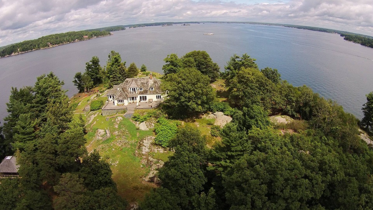 Pine Island House | Magnificent Private Island in one of America’s Most Beautiful and Fun Rivers