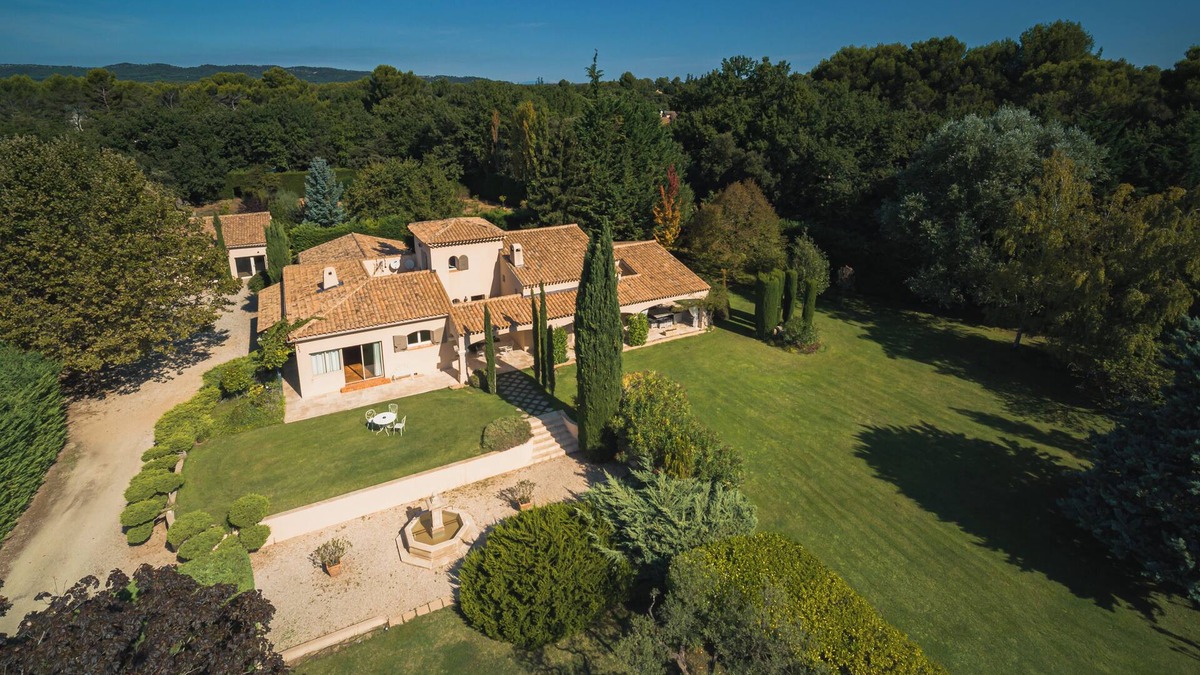 Rognes House | Magnificent Provencal house with swimming pool, jacuzzi and gym
