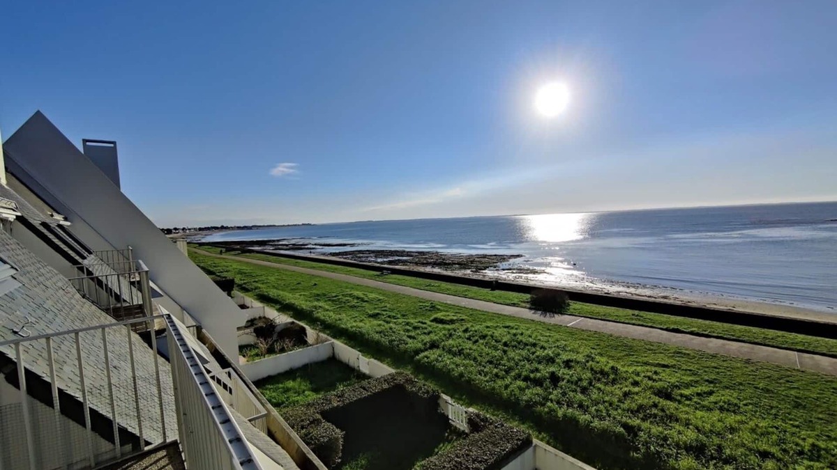 Damgan Apartment | Magnificent sea view, direct access to the beach. 4-person apartment