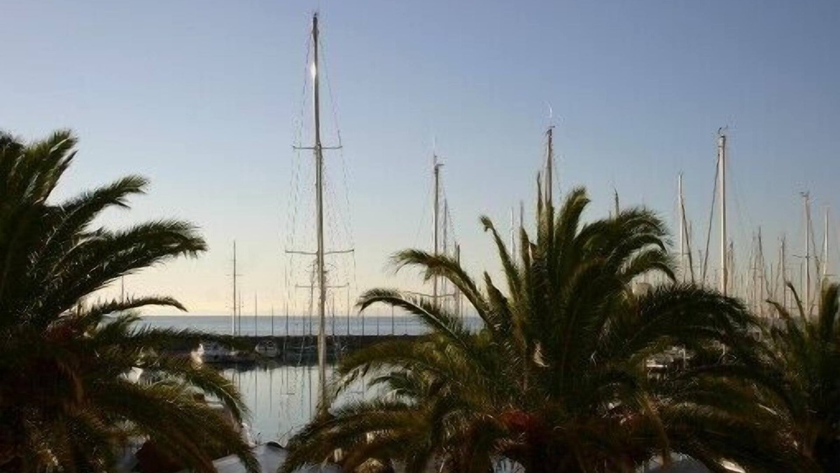 Toulon - Hyeres Apartment | Magnificent T2 stylish renovated 35 m2 sea view porquerolles air conditioning, wifi, private parking