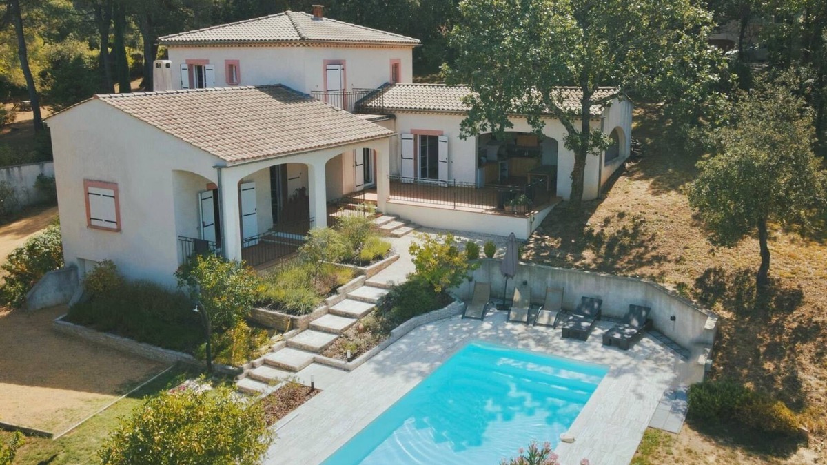 Pont-Saint-Esprit Villa | * Magnificent unoverlooked villa, 8p, swimming pool, summer kitchen, 3800 m2
