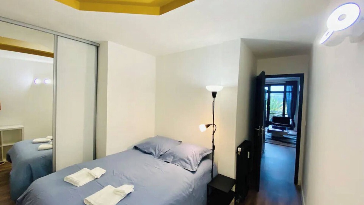 Centre Ville Apartment | Magnificent view of the Pyrenees for this 58 m2 one-bedroom apartment in the city center.