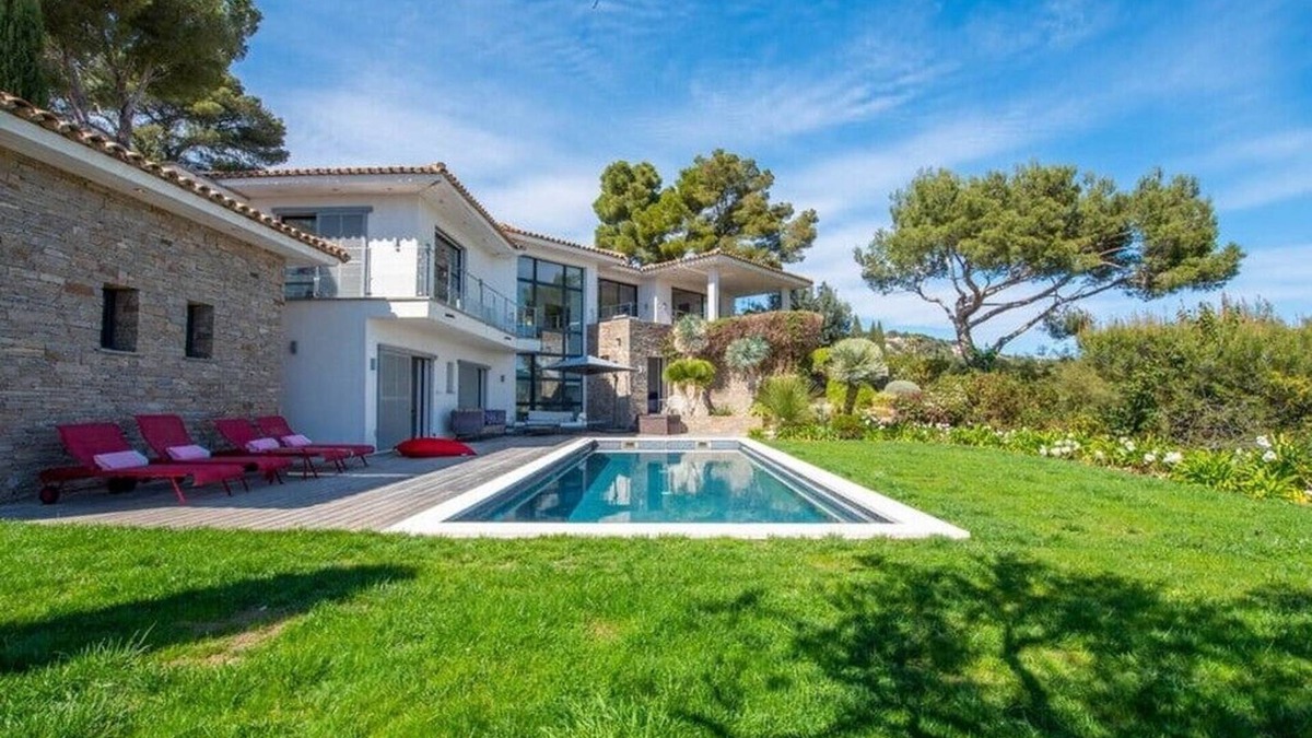 La Croix-Valmer Villa | Magnificent villa with breathtaking views of the sea and vineyards, a little paradise