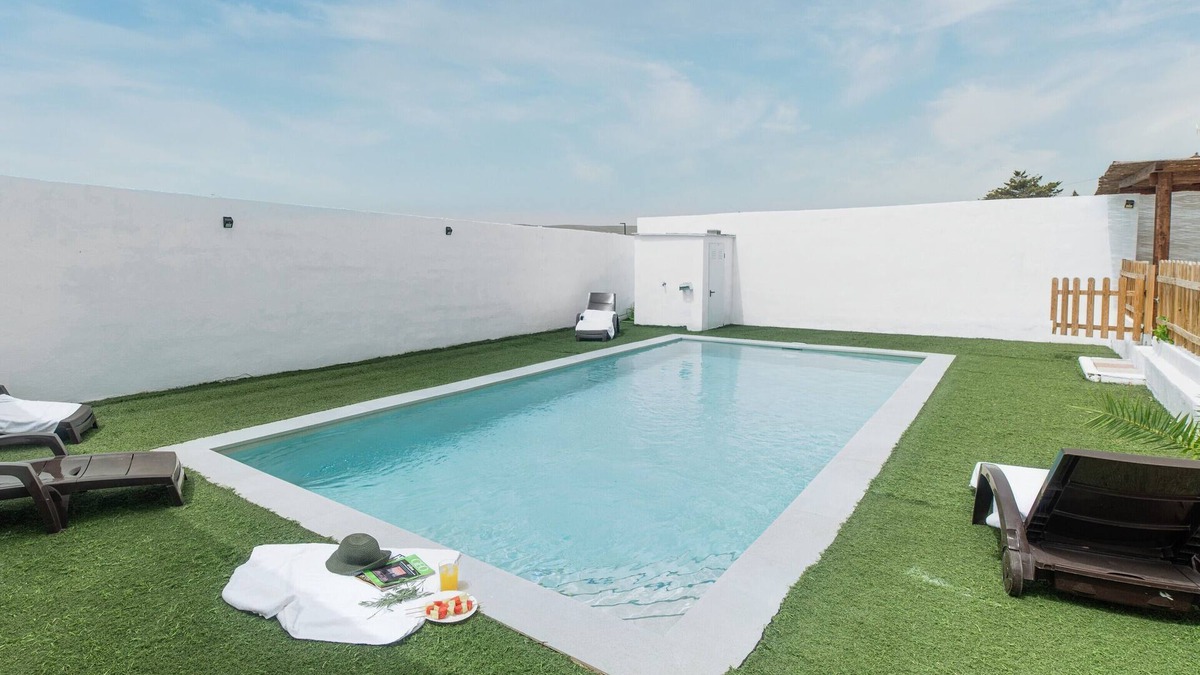 Padul Ski Chalet | Magnificent villa: 2 private pools, BBQ, garden & parking. 13 per. In Padul