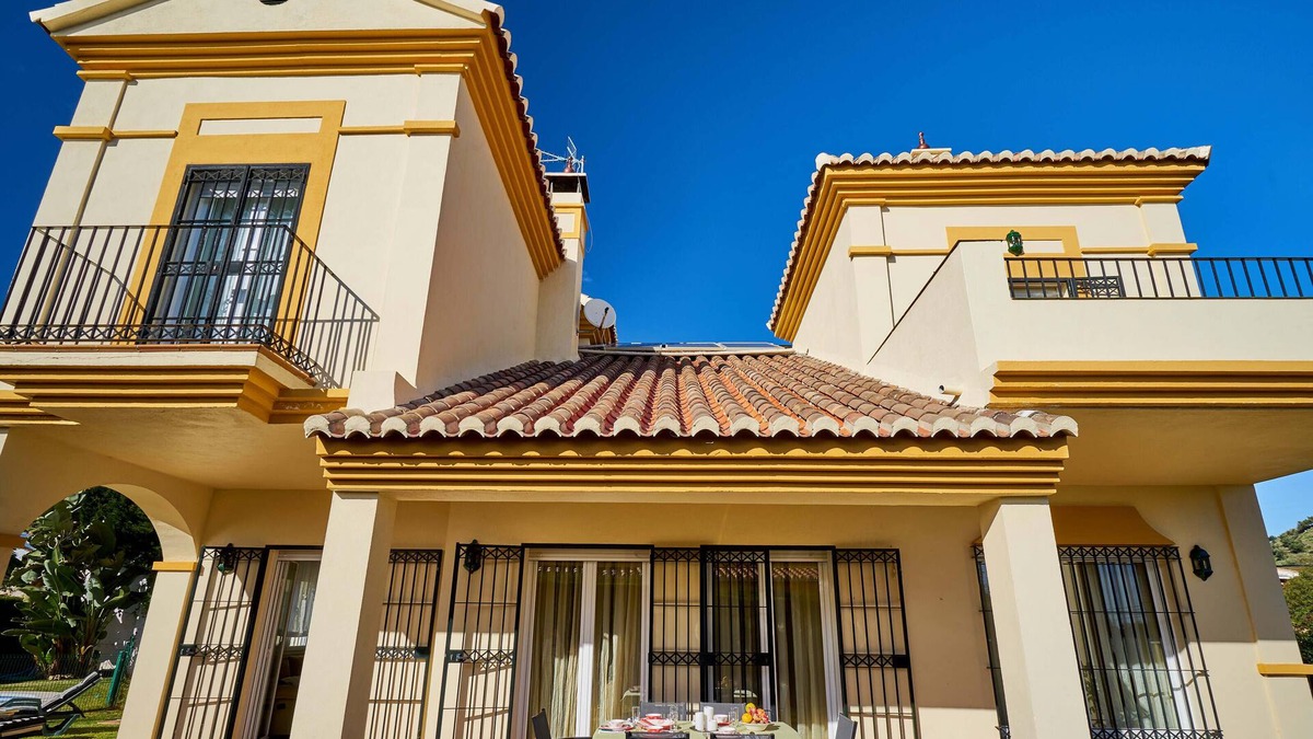 Velez-Malaga House | Magnificent Villa with Pool Next to the Sea, Chilches Costa