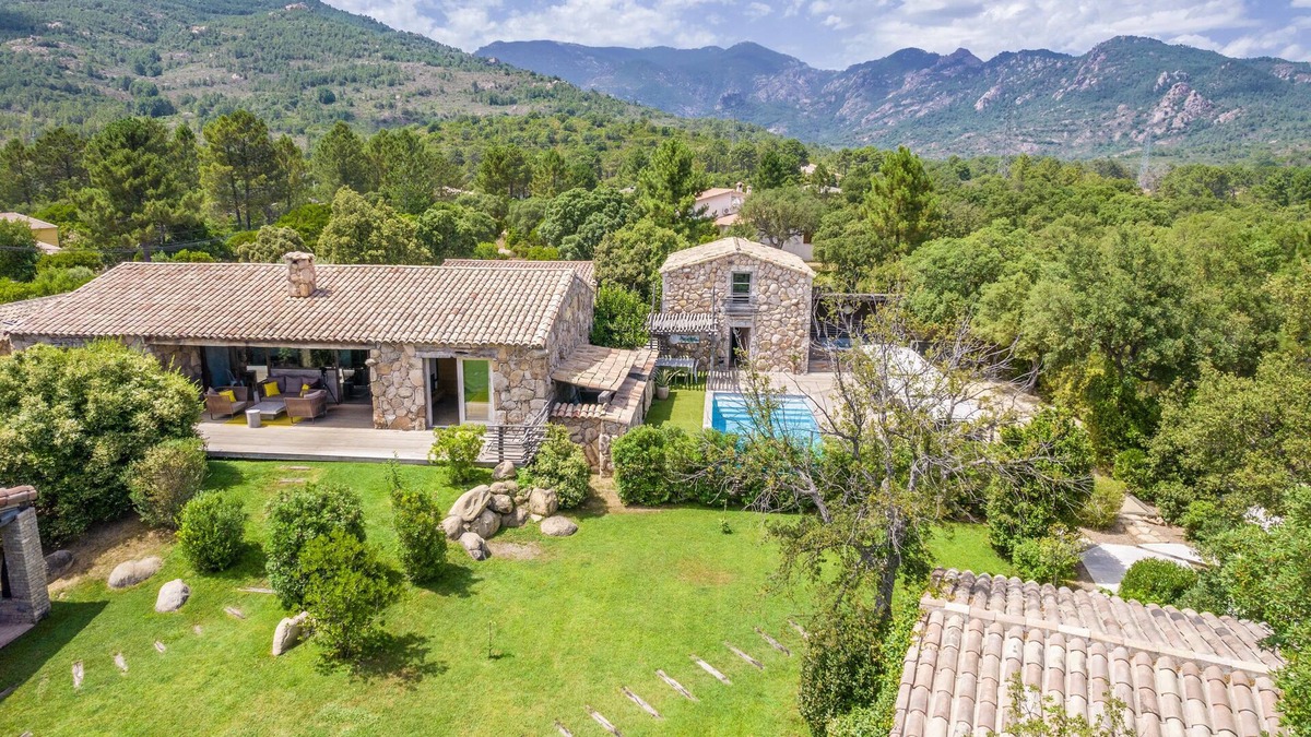 San-Gavino-di-Carbini Villa | MAGNIFICENT VILLA OF 380m2 for 14 people NEAR THE SEA AND RIVER