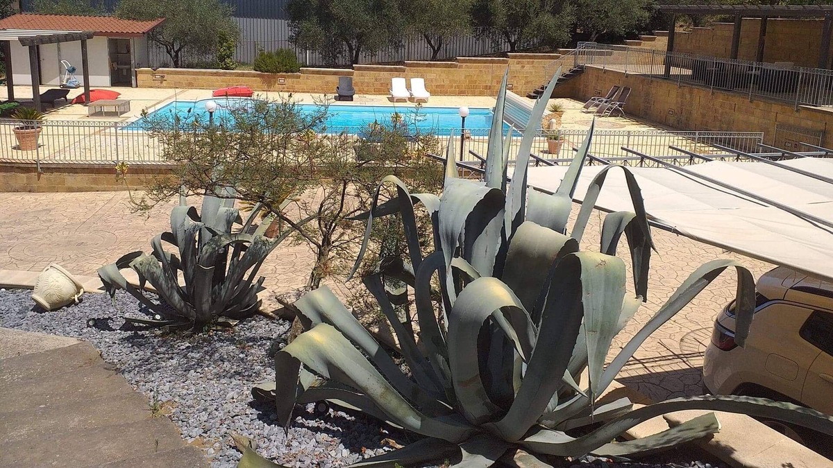 Calascibetta Villa | Magnificent villa with large swimming pool, quietly located in the heart of Sicily.