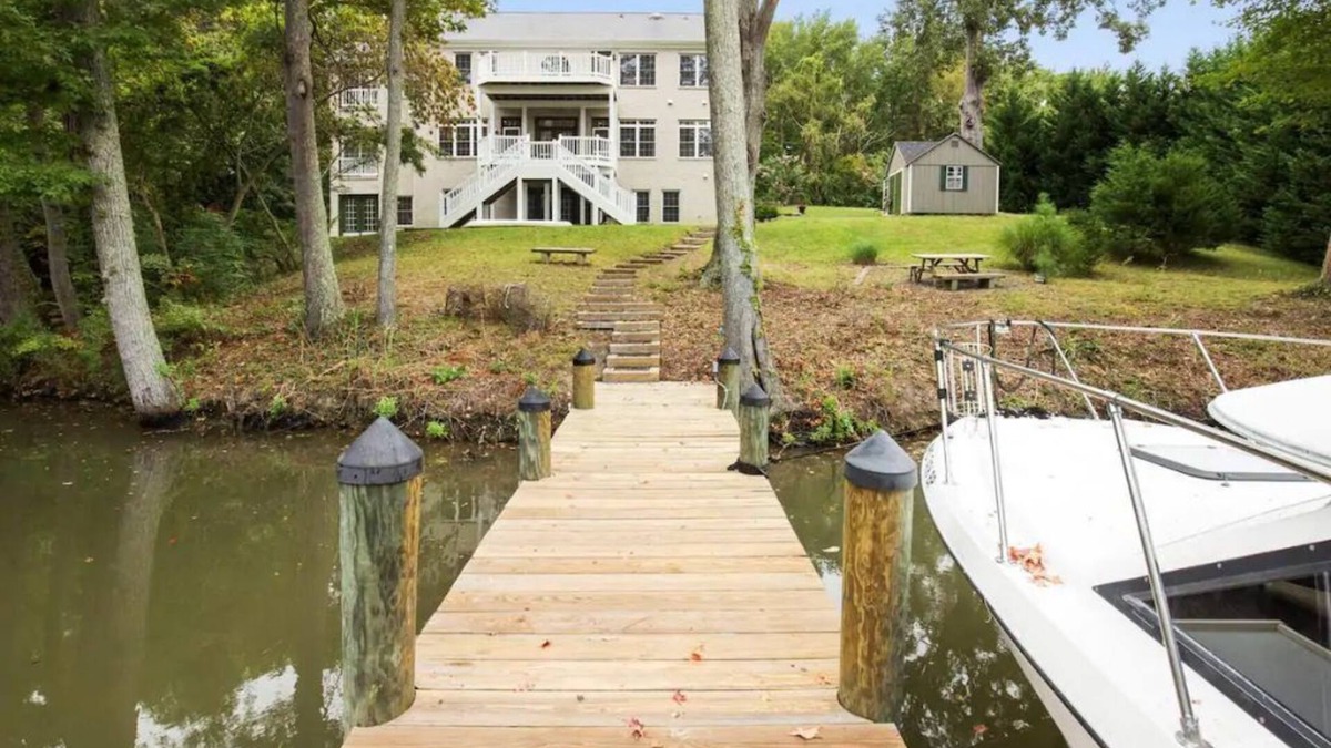 Dowell House | Magnificent Water Front Property