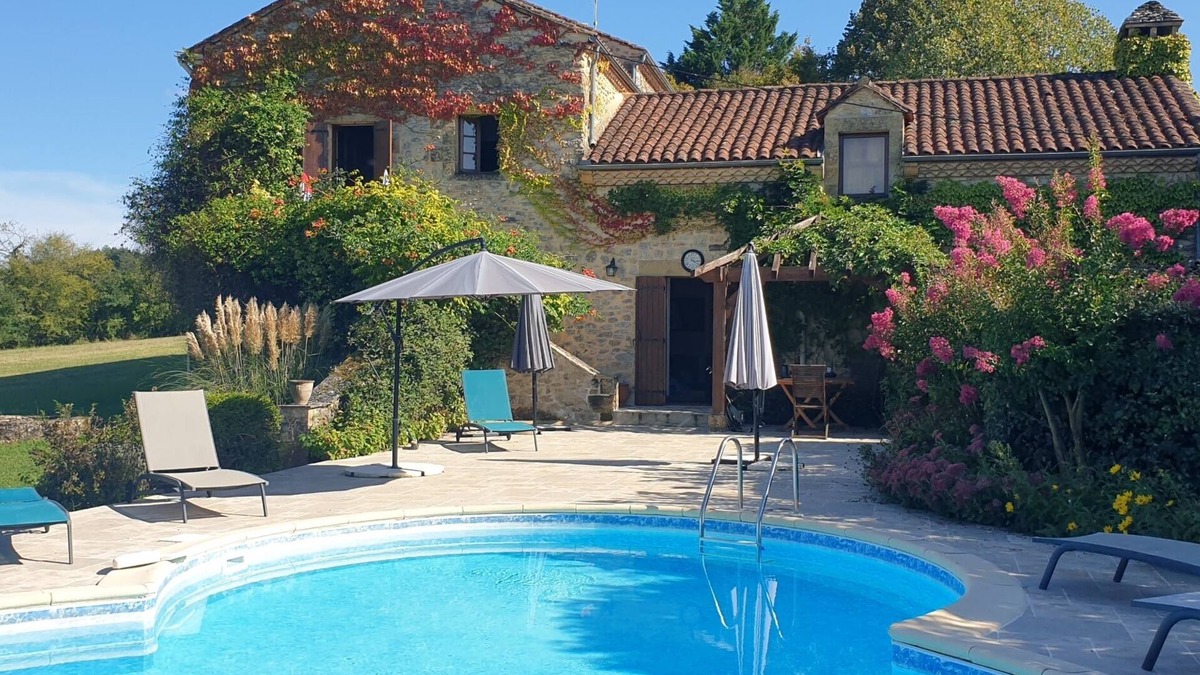 Carves House | MAGNIFICIENT STONE PROPERTY WITH PRIVATE POOL SET IN AN IDYLIC MATURE GARDEN