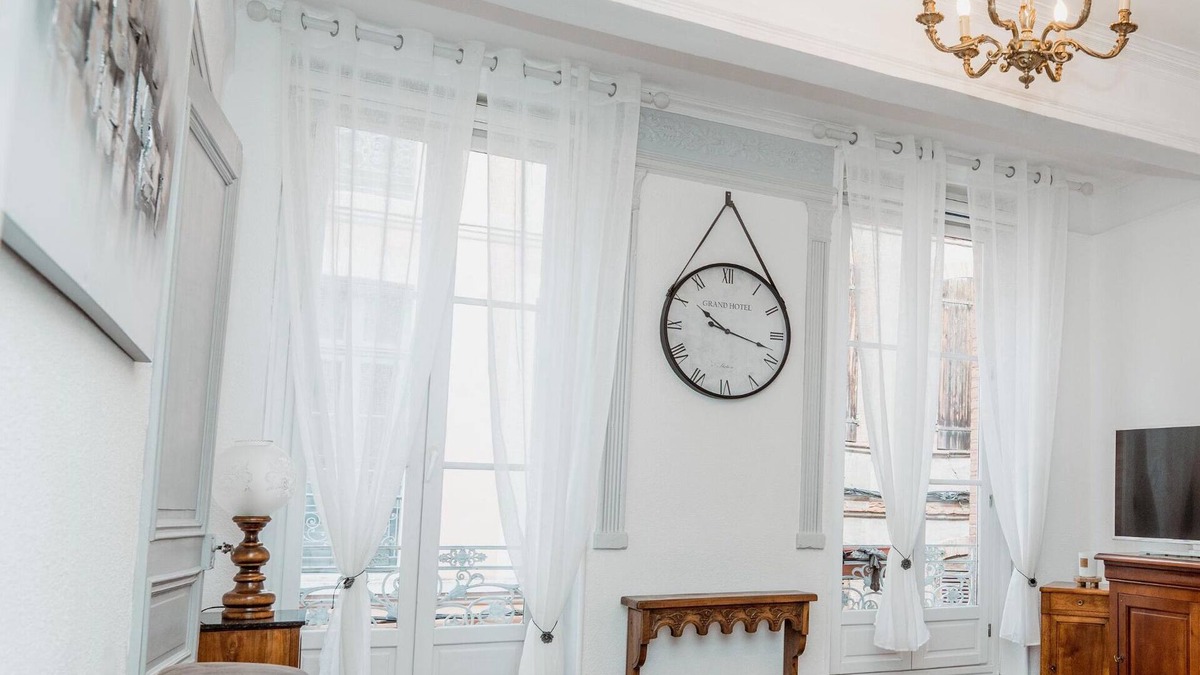 Montauban House | Magnifique Acacia