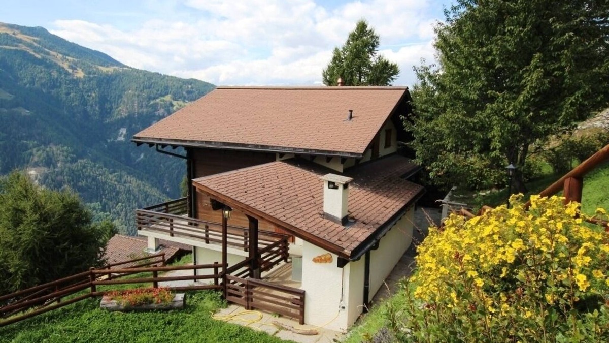 St. Luc Ski Chalet | Magnifique chalet de 5 pièces pour 6 à 7 personnes sur 3 niveaux, situé à l'entrée du village offran