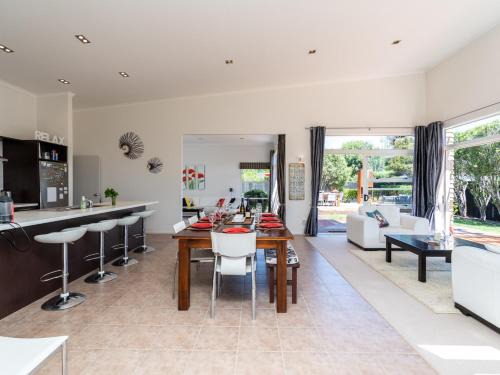 Mangawhai Heads House | Magnifique - Mangawhai Holiday Home