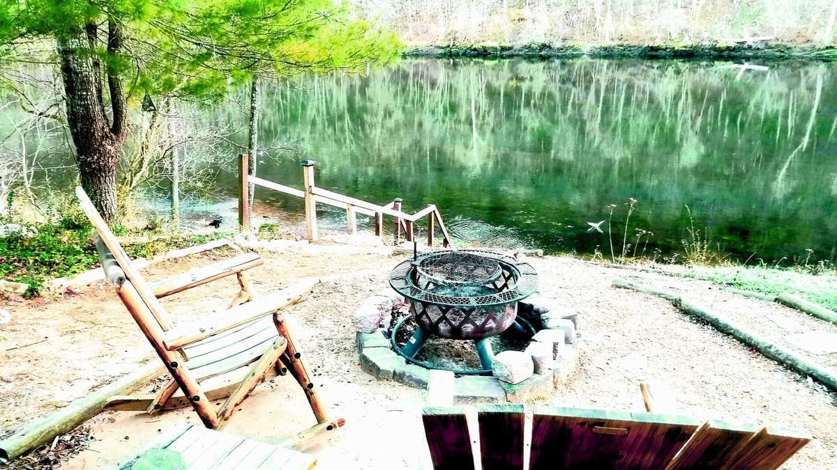 Lakeview Cabin | Magnolia #4 @ Copper Johns Resort