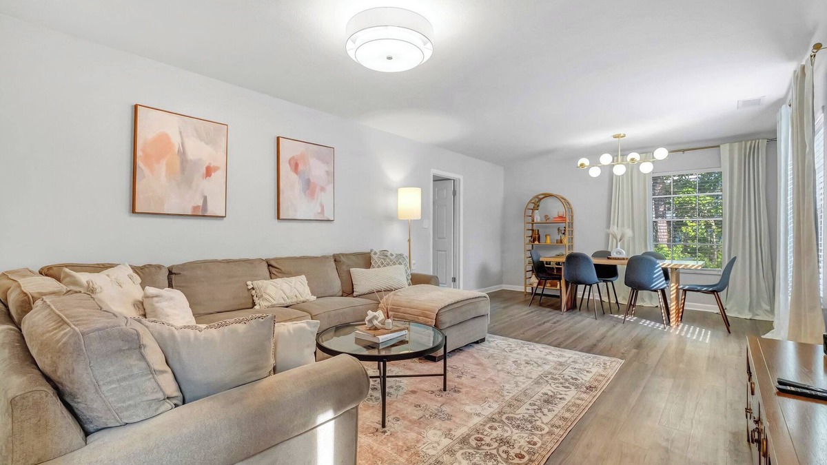 Tallahassee House | MAGNOLIA BARN 7-8 Bedrooms 8+ Parking Spots 2 Miles from FSUCapitol