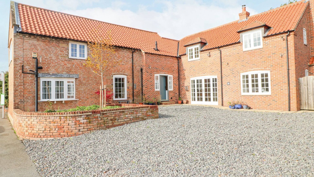 Newark Cottage | MAGNOLIA BARN, family friendly, with a garden in Southwell