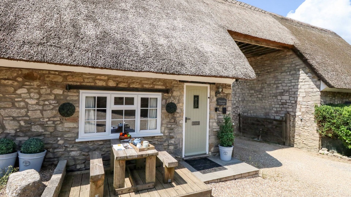 Osmington Mills Cottage | MAGNOLIA COTTAGE OSMINGTON, pet friendly in Osmington
