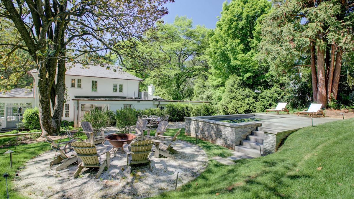 Barracks Rugby House | Magnolia Hill | 4 Bed, 3.5 Bath
