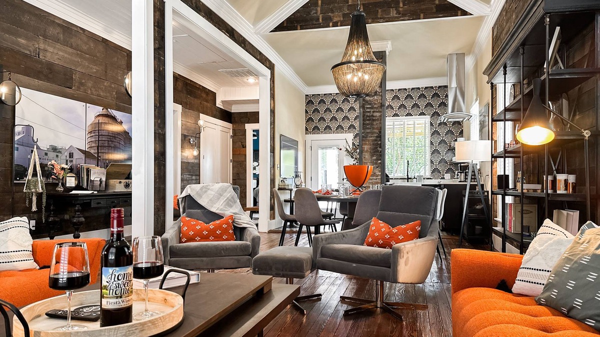Brazos House | Magnolia Oasis Just 295 steps to Magnolia Market & Silos and 3 minutes to Baylor University!