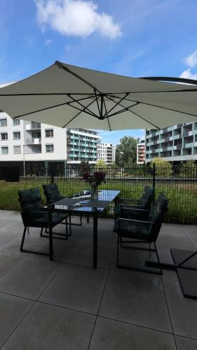 Nivy Apartment | Magnolia Terrace Apart - FREE PARKING, Family & Sport Friendly Area
