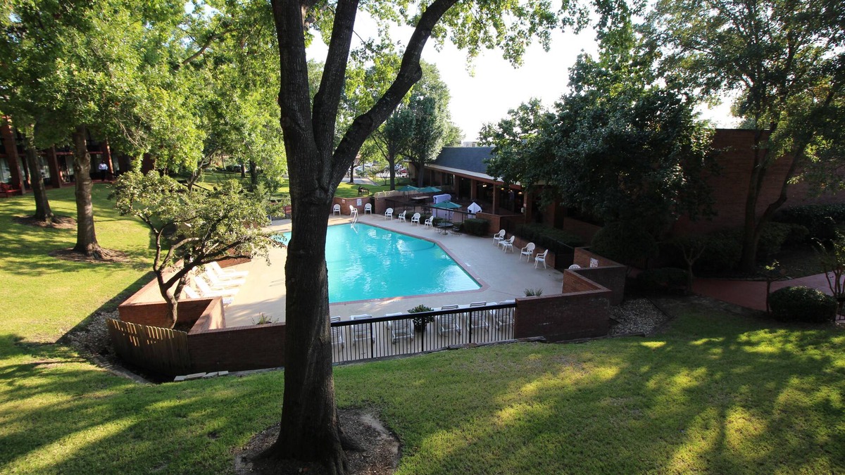 Tyler Hotel | Magnuson Grand Hotel & Conference Center Tyler