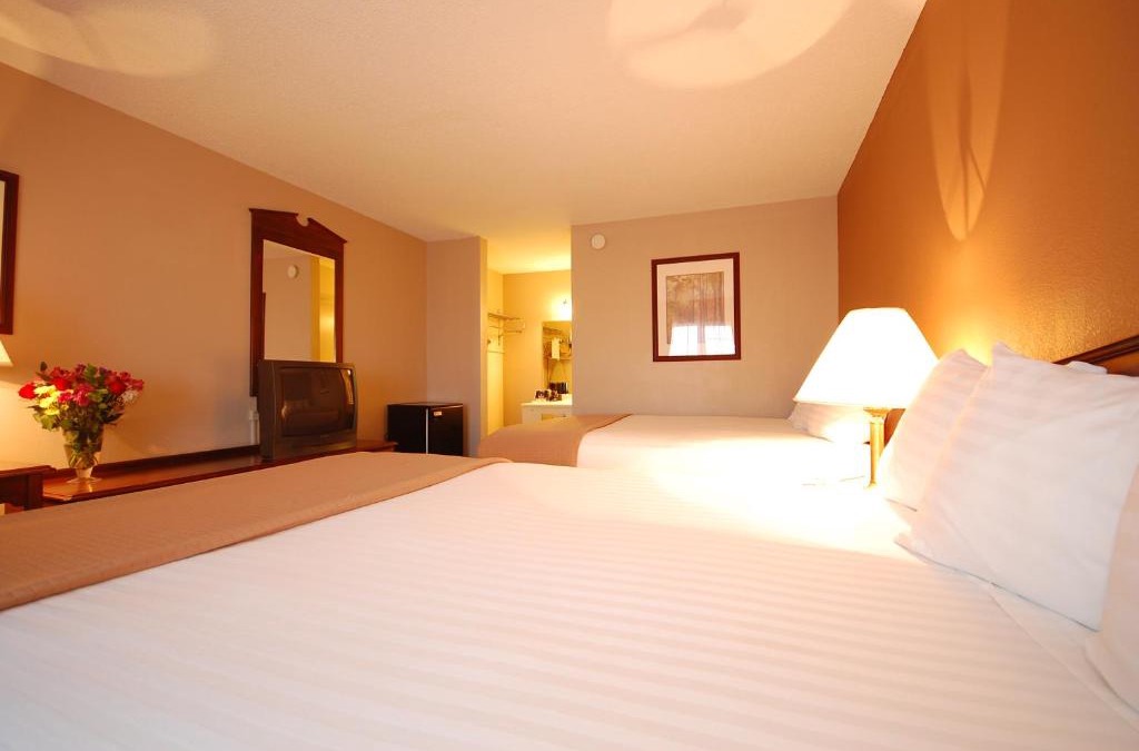 Garden City Hotel | Magnuson Hotel Red Baron