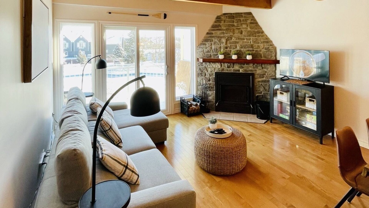 Magog Condo | Magog perfectly centered between lake, mountain and national park